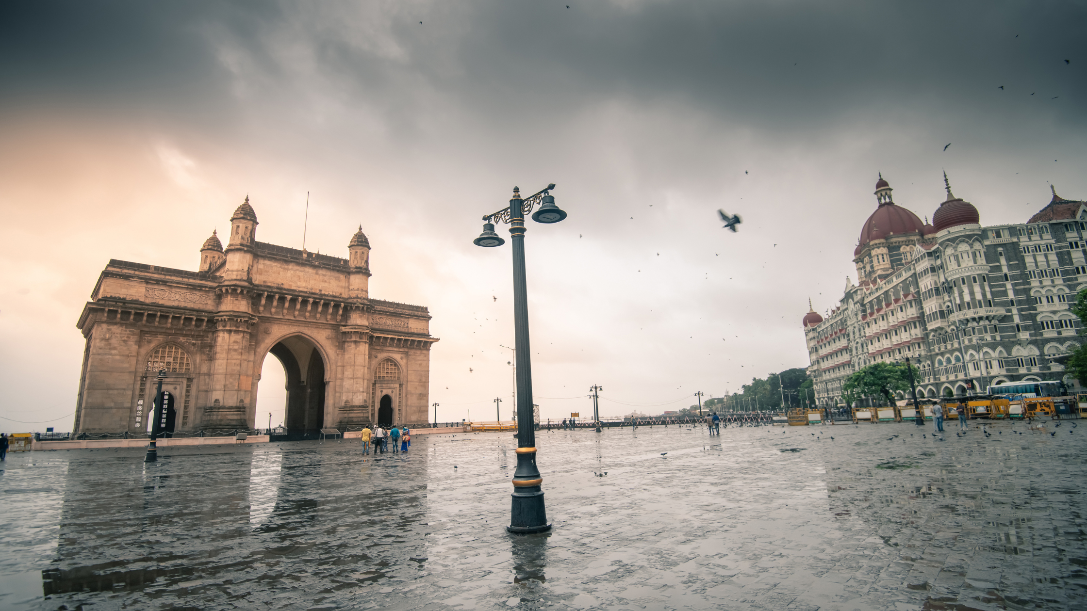 Mumbai Rain LIVE: Schools Shut, Flights Diverted Due to Heavy Rainfall